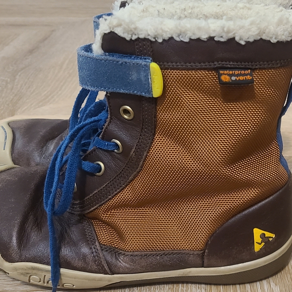 Plae insulated boots
